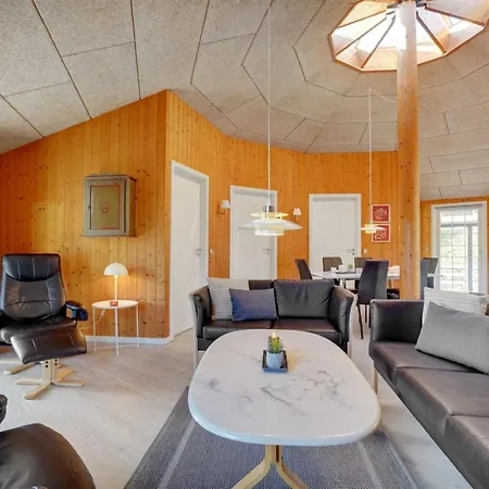 Mariette - 3-1km From The Sea By Interhome Bolilmark