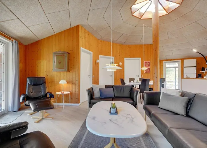 Mariette - 3-1km From The Sea By Interhome